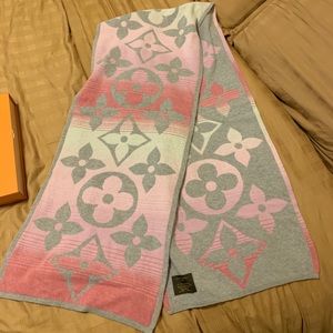 Louis Vuitton wool scarf